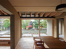 ��^�� A-house